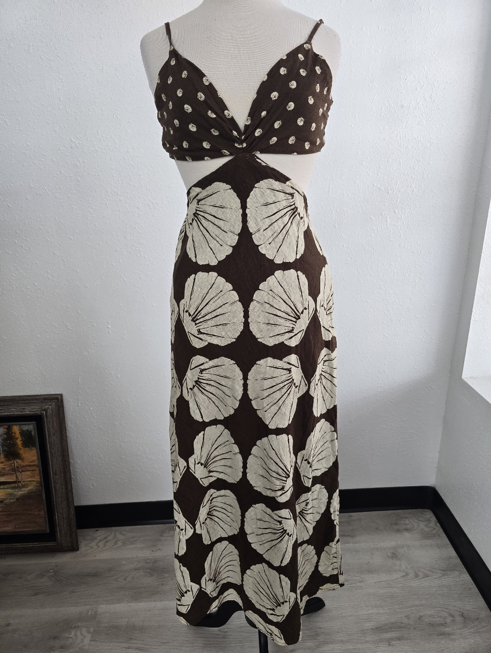 Abercrombie & Fitch Brown and Cream Shell-Print Maxi Dress - Picture 6 of 12